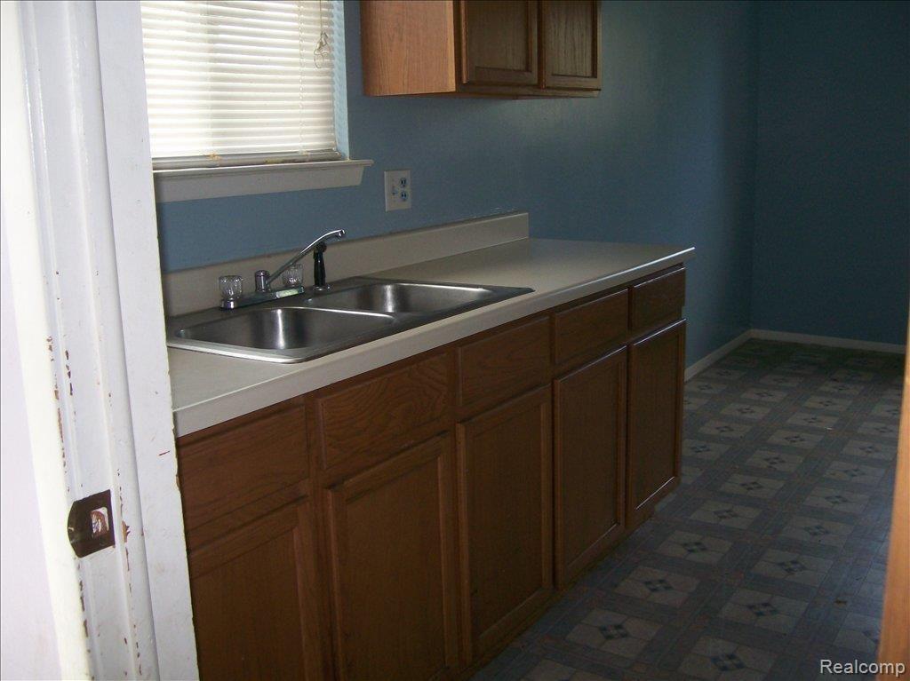 25912 Reeck Road Trenton, MI 48183 - Photo 4 of 6 110_1622