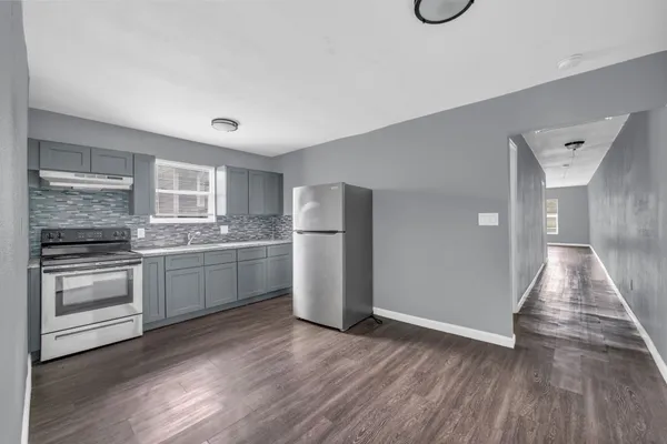 $1,180 | 7919 Brays Street, Unit B, Houston, TX 77012