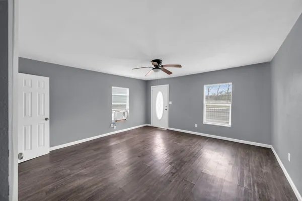 $1,180 | 7919 Brays Street, Unit B, Houston, TX 77012