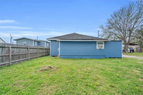 $1,180 | 7919 Brays Street, Unit B, Houston, TX 77012