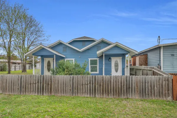 $1,180 | 7919 Brays Street, Unit B, Houston, TX 77012