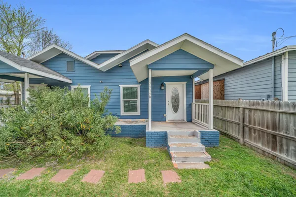 $1,180 | 7919 Brays Street, Unit B, Houston, TX 77012