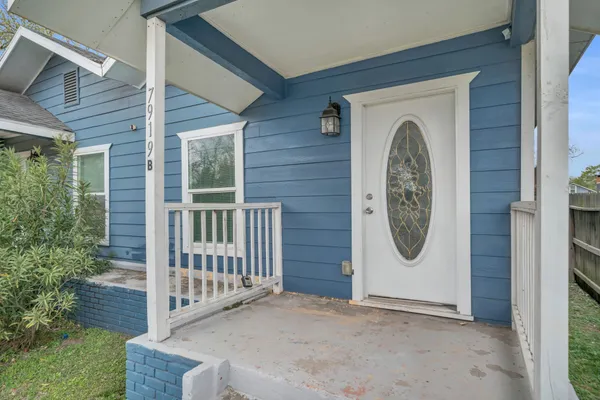 $1,180 | 7919 Brays Street, Unit B, Houston, TX 77012