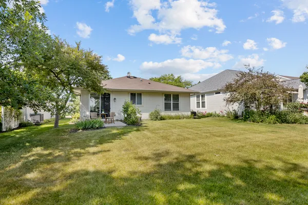 $2,400 | 13149 Shirley Lane, Huntley, IL 60142