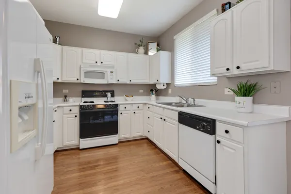 $2,400 | 13149 Shirley Lane, Huntley, IL 60142