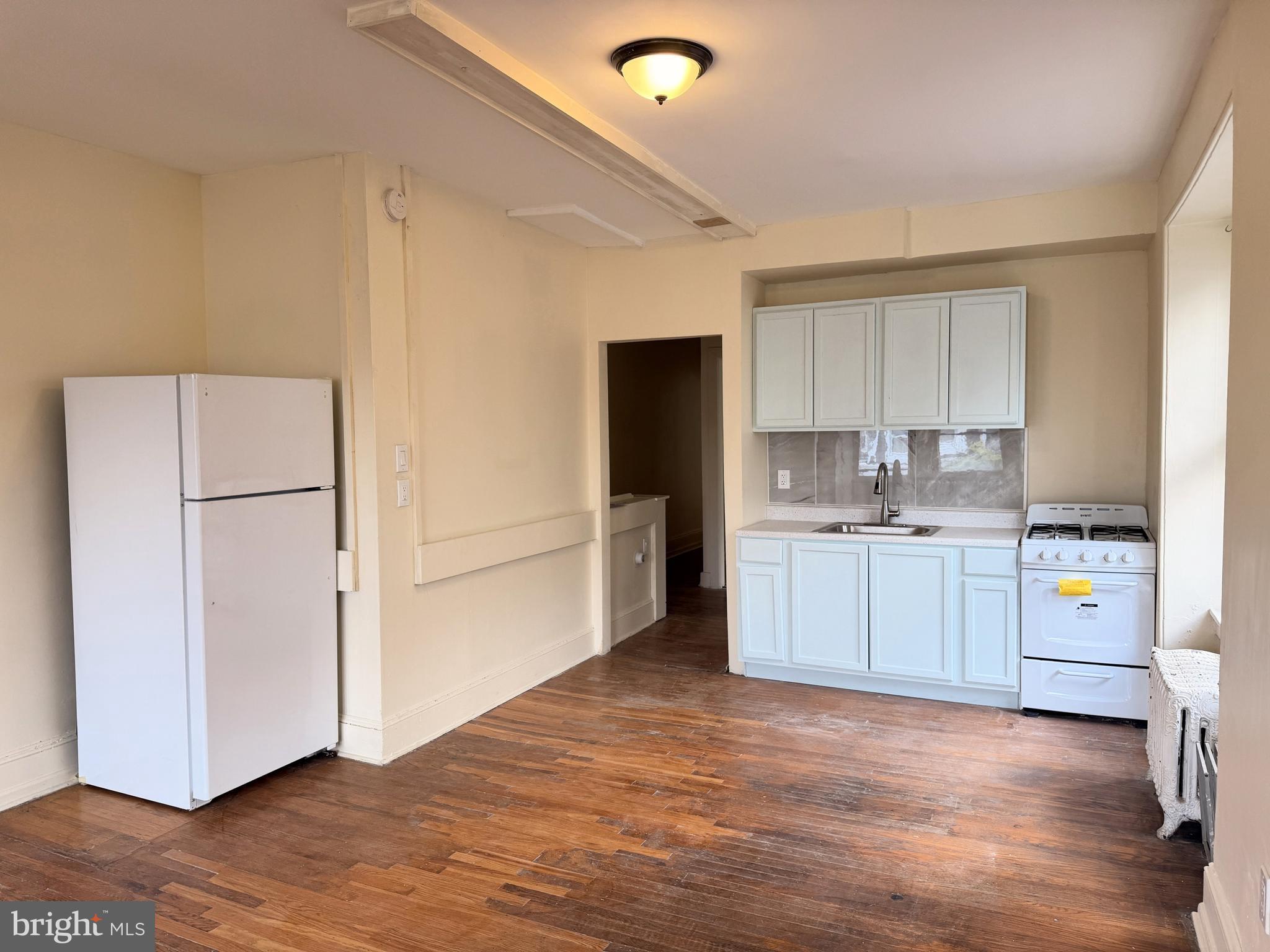 4718-00 Hazel Avenue, Unit 3 Philadelphia, PA 19143 - Photo 3 of 8