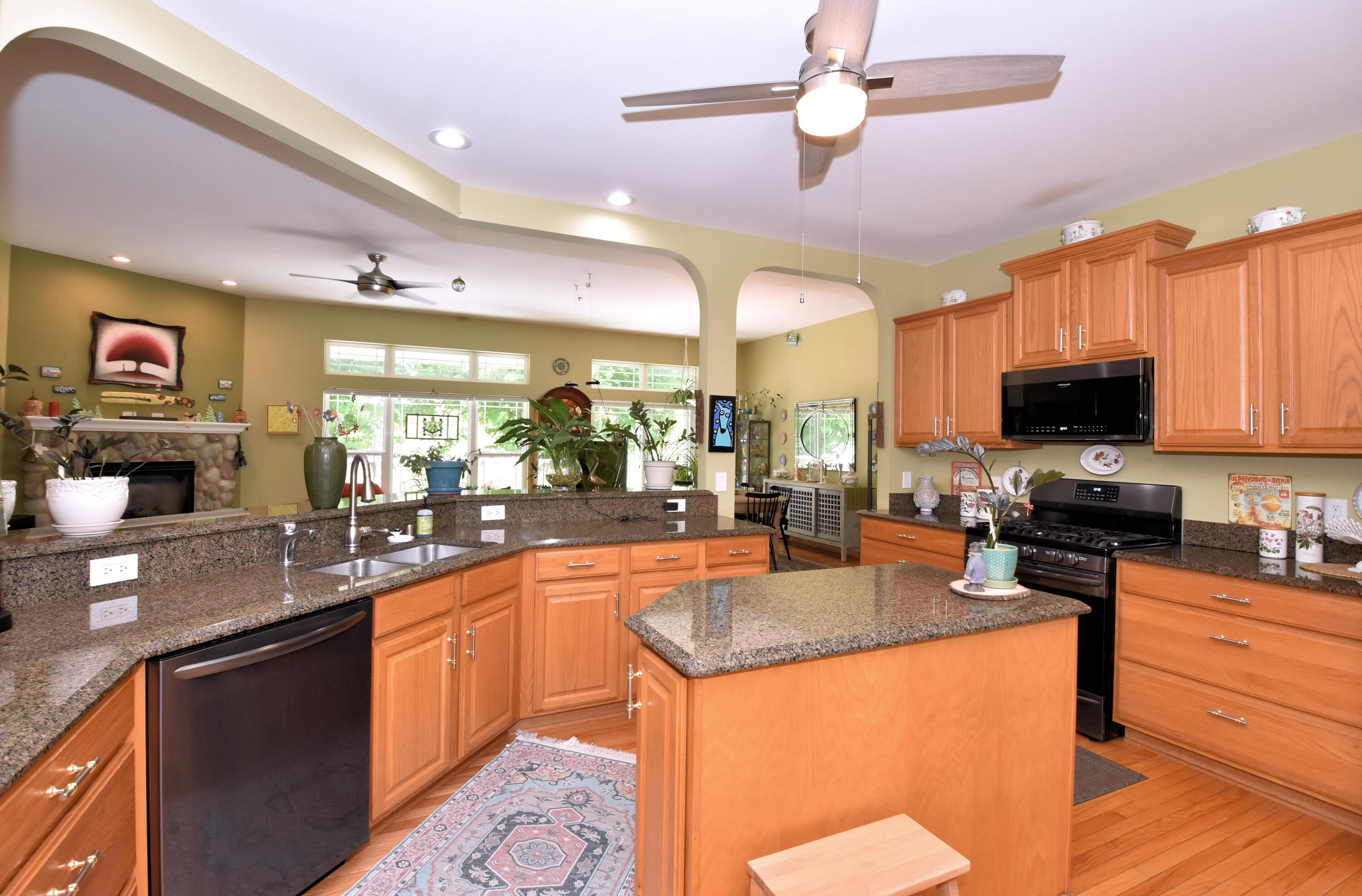 3326 Emmertsen Road Caledonia, WI 53406 - Photo 14 of 54 Kitchen