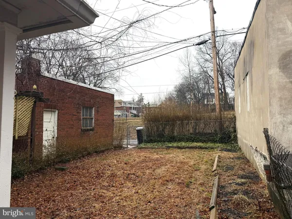 a view of a back yard of the house