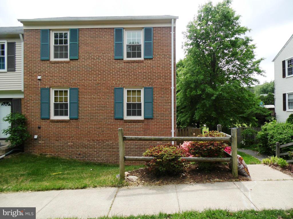 7765 Euclid Way Springfield, VA 22153 - Photo 1 of 30 Exterior (Front)