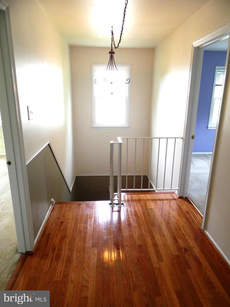 7765 Euclid Way Springfield, VA 22153 - Photo 11 of 30 Upper Level Foyer
