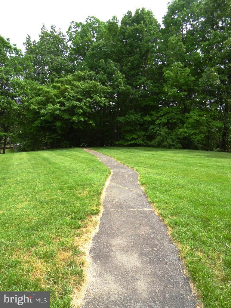 7765 Euclid Way Springfield, VA 22153 - Photo 29 of 30 Community Walk/Jog Path