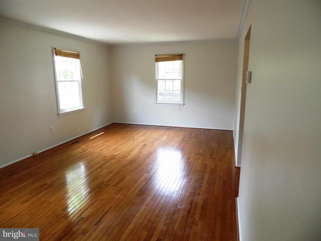 7765 Euclid Way Springfield, VA 22153 - Photo 4 of 30 Note the Gleaming Hardwood Floors