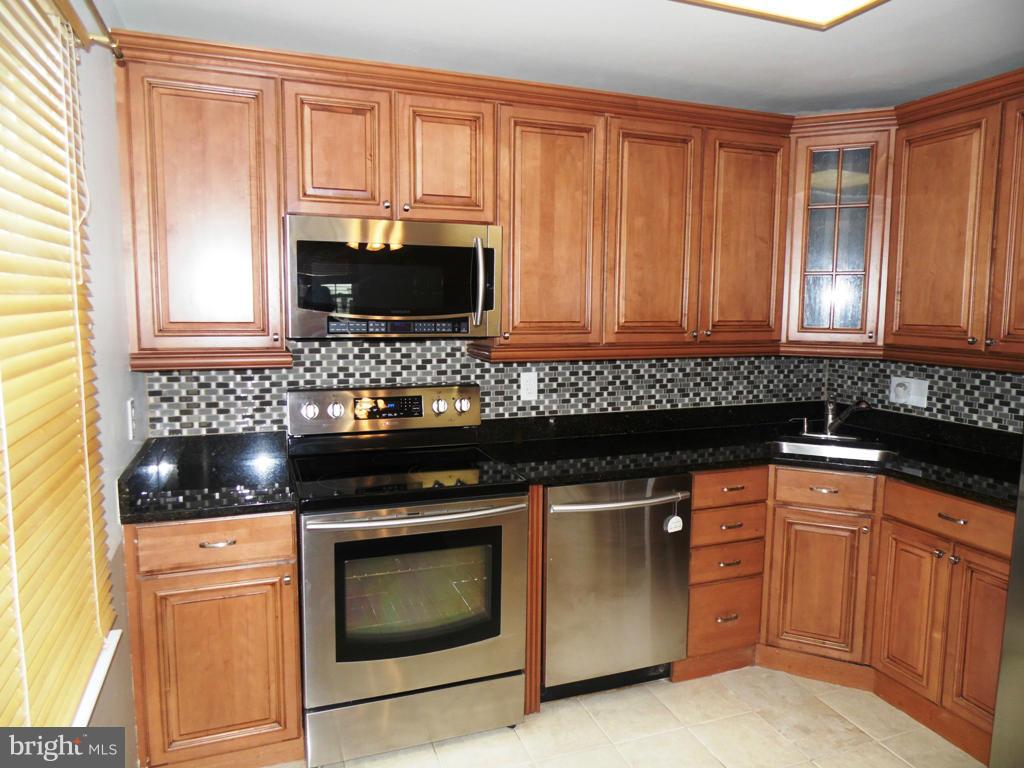 7765 Euclid Way Springfield, VA 22153 - Photo 5 of 30 Updated Kitchen