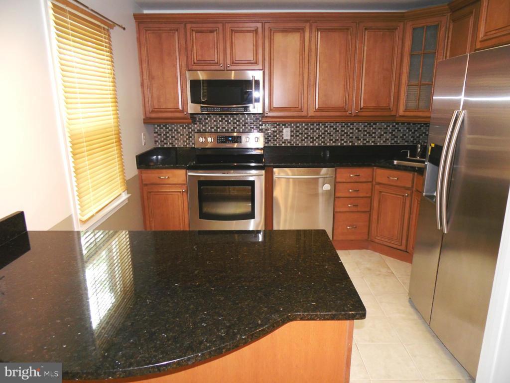 7765 Euclid Way Springfield, VA 22153 - Photo 6 of 30 Note the breakfast bar/island