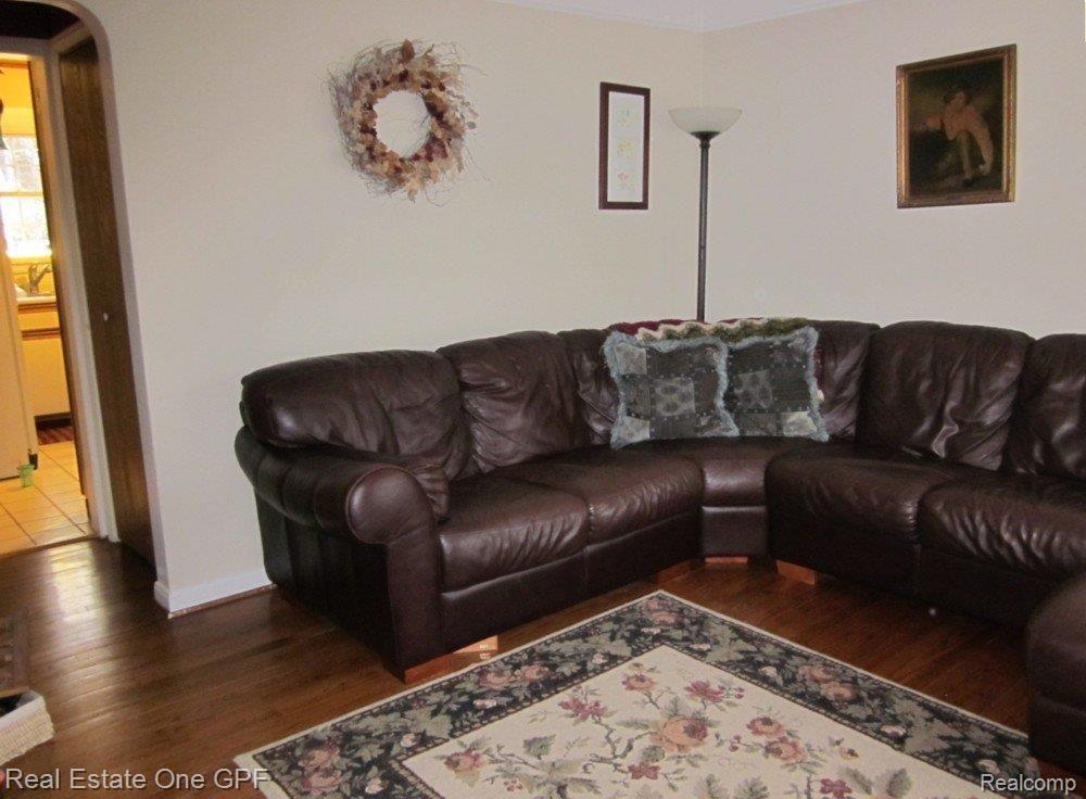 1616 East Maple Road Birmingham, MI 48009 - Photo 6 of 16 6 Living room