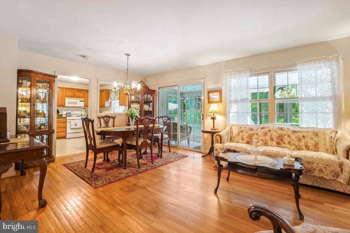 17916 Muncaster Road Derwood, MD 20855 - Photo 9 of 37 Family Room