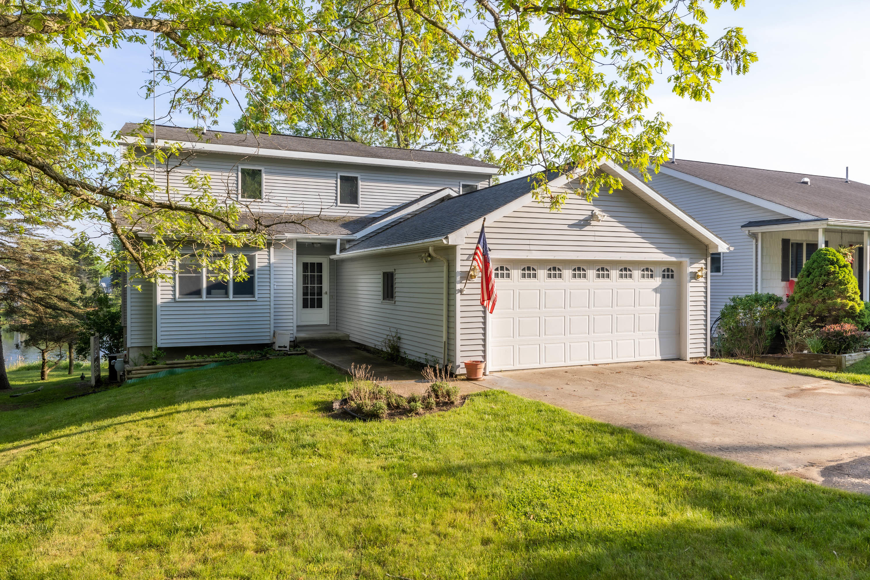 11259 Lake Road Canadian Lakes, MI 49346 - Photo 2 of 30 34