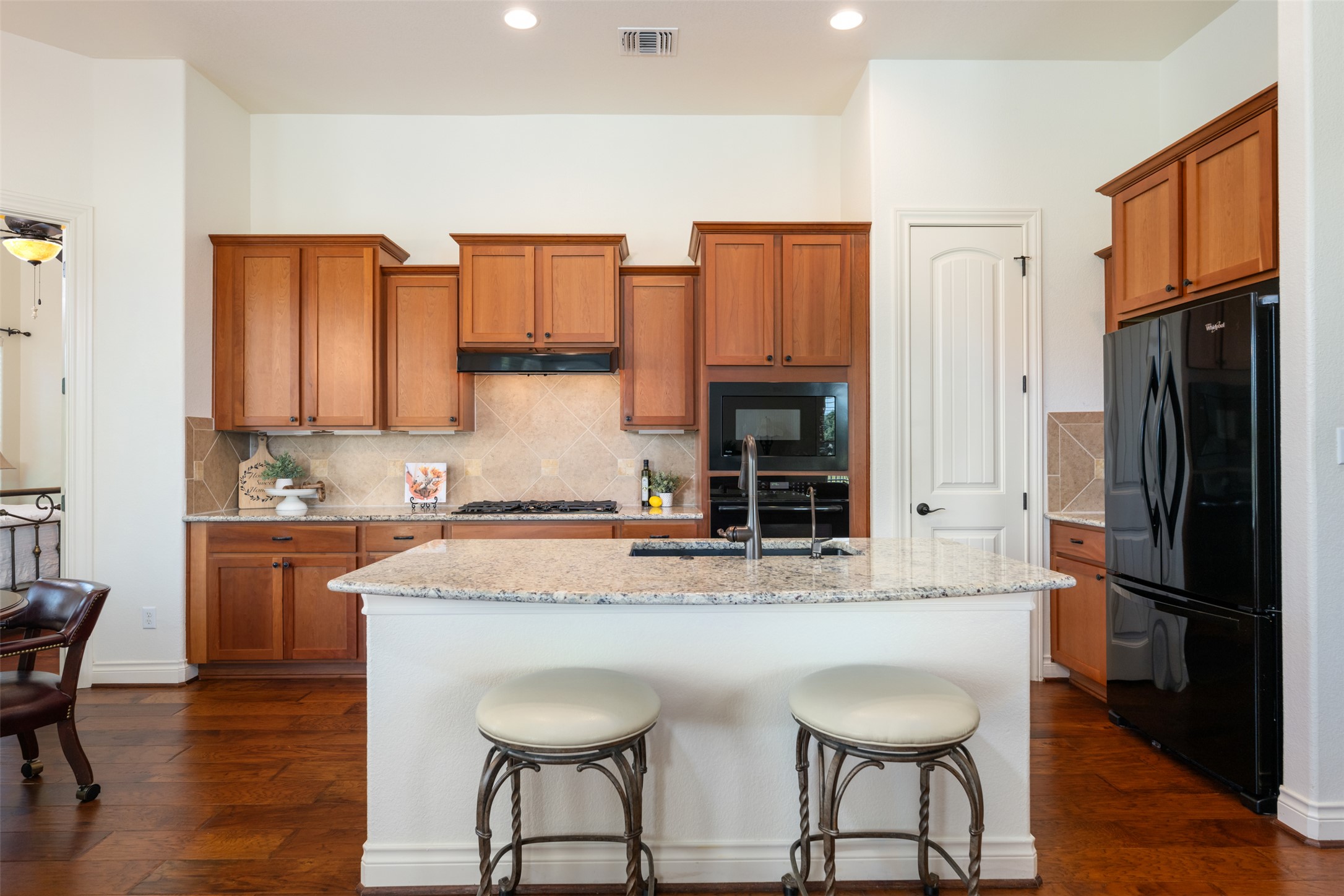 109 Limestone Drive Georgetown, TX 78628 - Photo 10 of 40