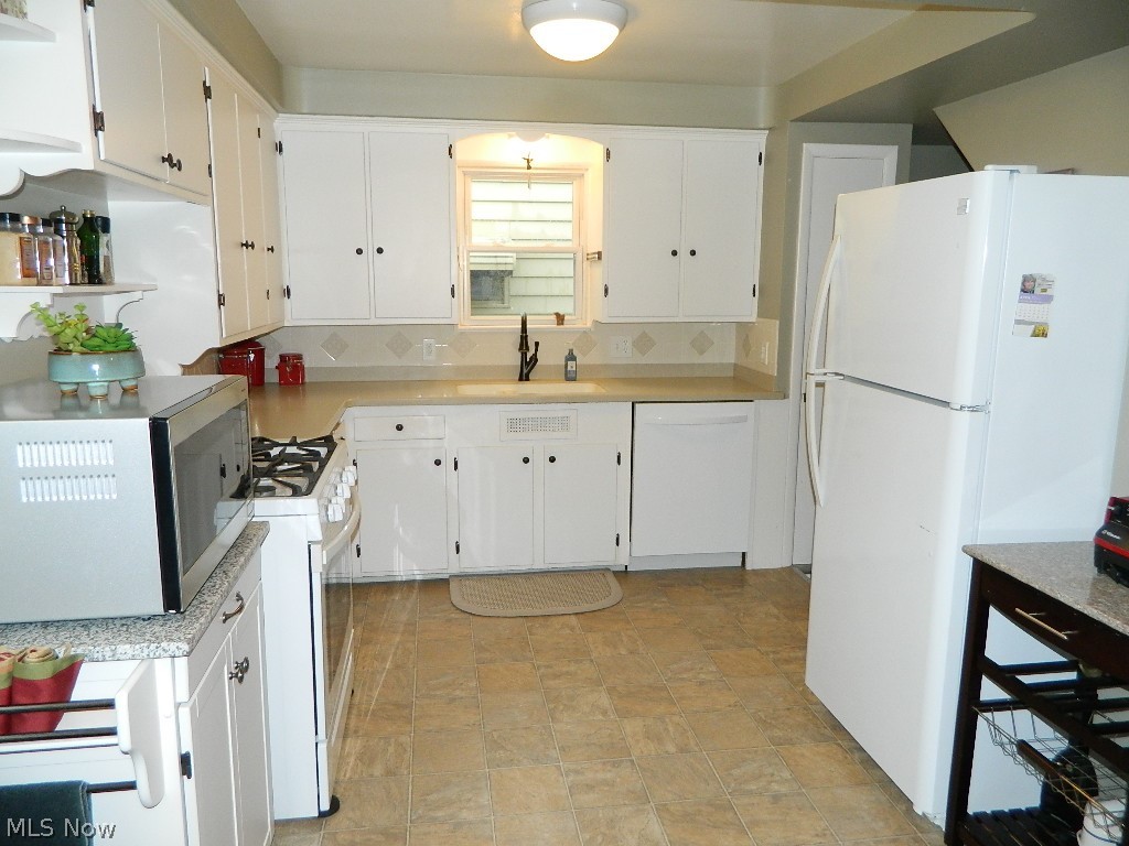 5684 Cherokee Road Cleveland, OH 44124 - Photo 6 of 34 So Much Room to Create Your Favorite Meals!