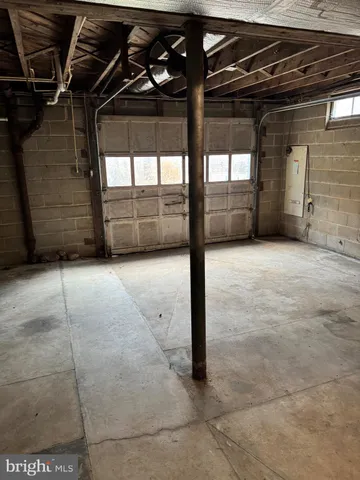 a view of a garage of the house