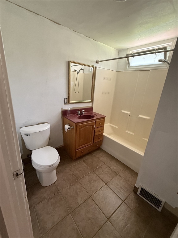 76 Nelson Circle West Springfield, MA 01089 - Photo 8 of 19