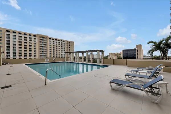 $319,000 | 4242 Northwest 2nd Street, Unit 807, Miami, FL 33126