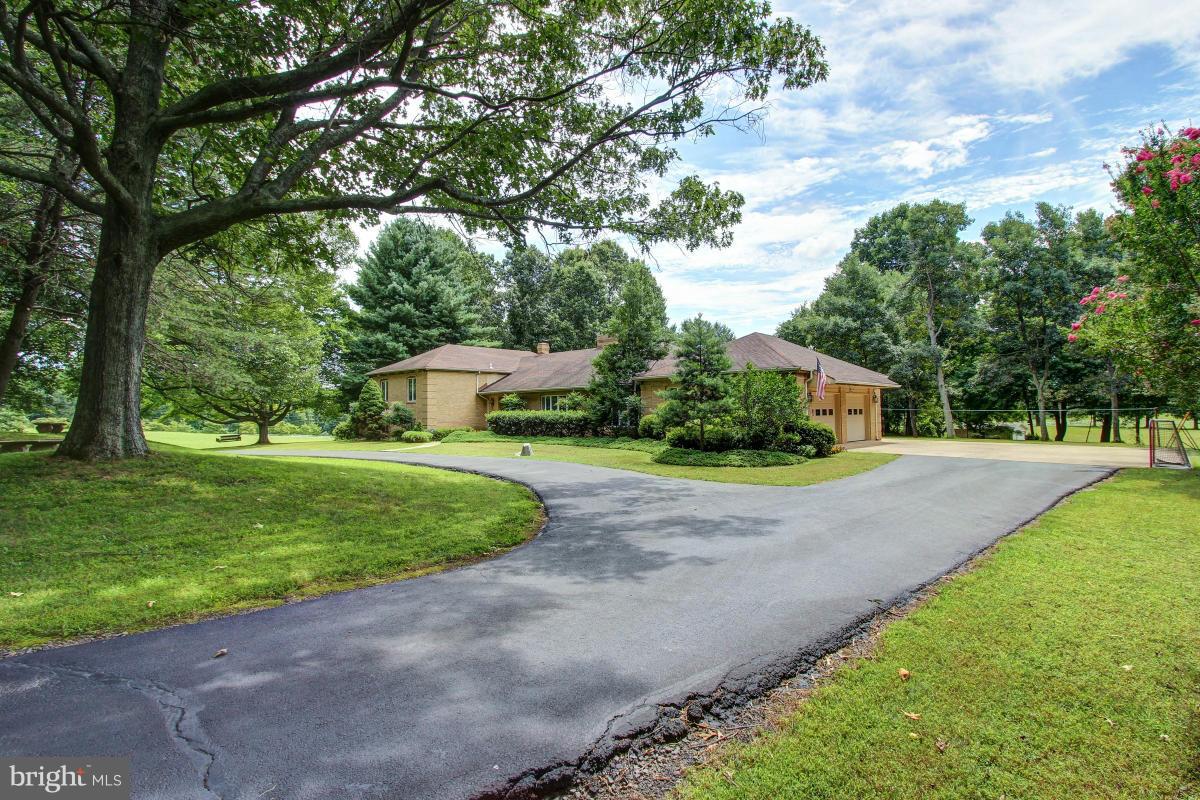 12851 Popes Head Road Clifton, VA 20124 - Photo 1 of 30 Exterior (Front)