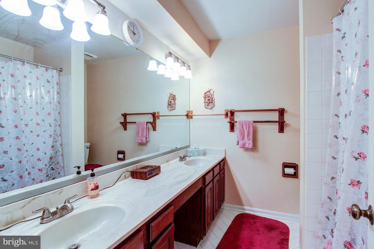 12851 Popes Head Road Clifton, VA 20124 - Photo 17 of 30 Interior (General)