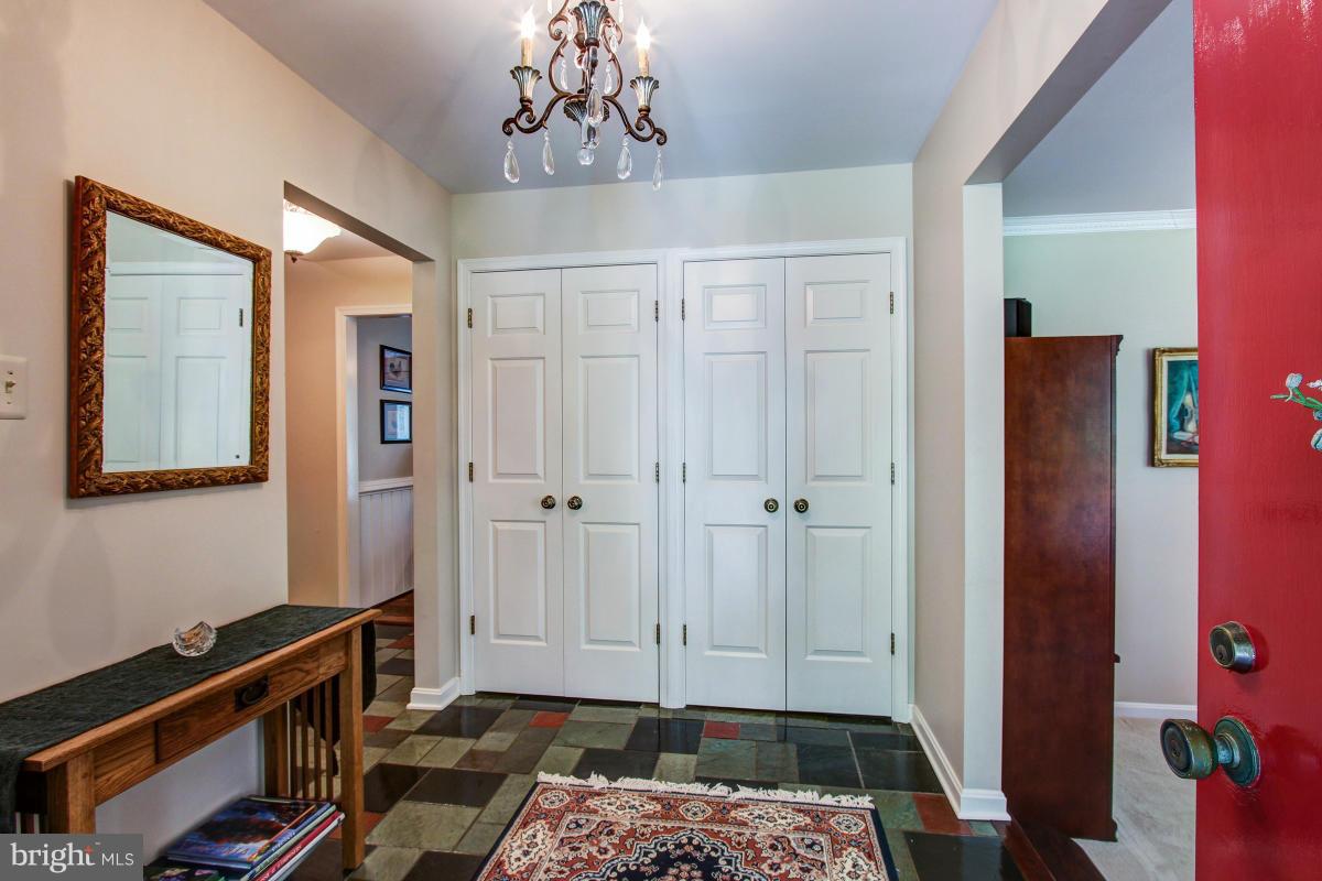 12851 Popes Head Road Clifton, VA 20124 - Photo 4 of 30 Interior (General)