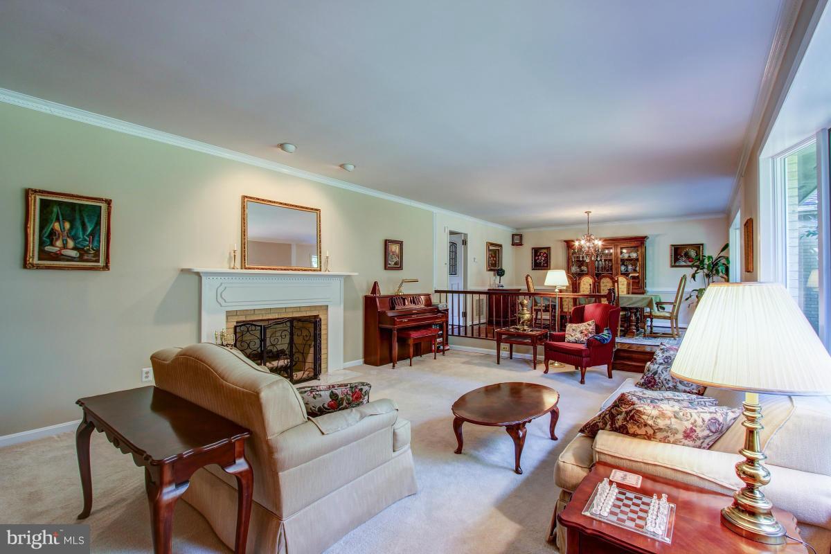 12851 Popes Head Road Clifton, VA 20124 - Photo 5 of 30 Interior (General)