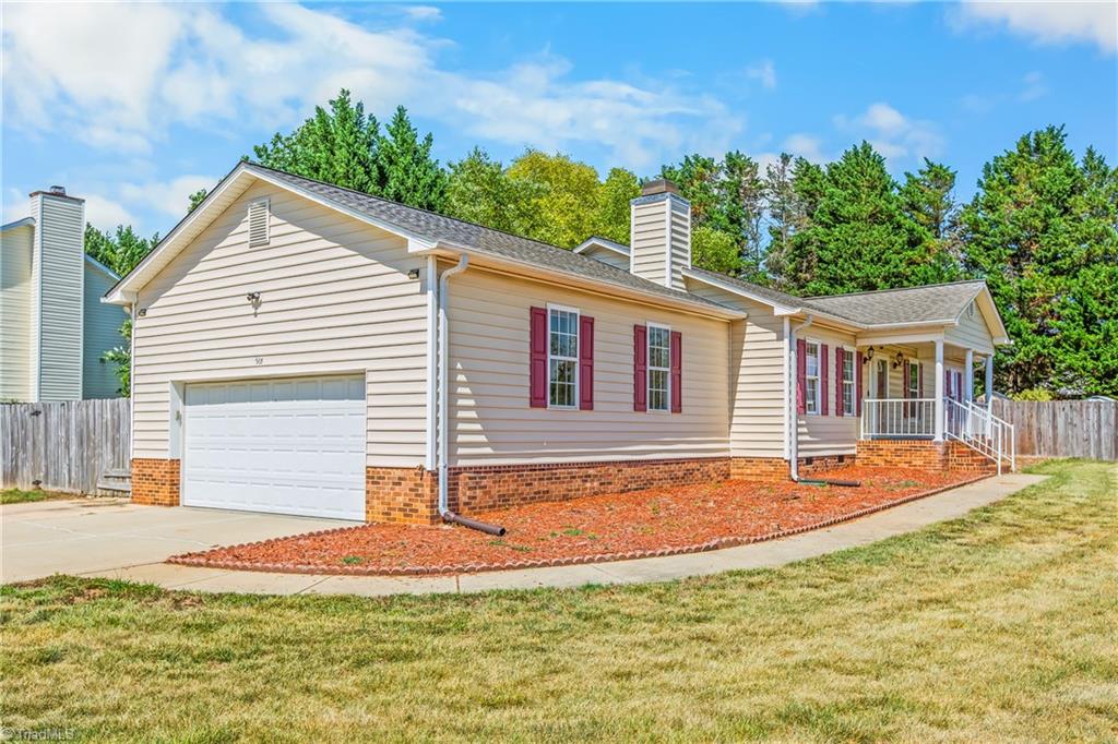 565 Adams Gate Road Winston-Salem, NC 27107 - Photo 2 of 25