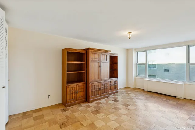 $579,000 | 20 Old Mamaroneck Road, Unit 5Q, White Plains, NY 10605