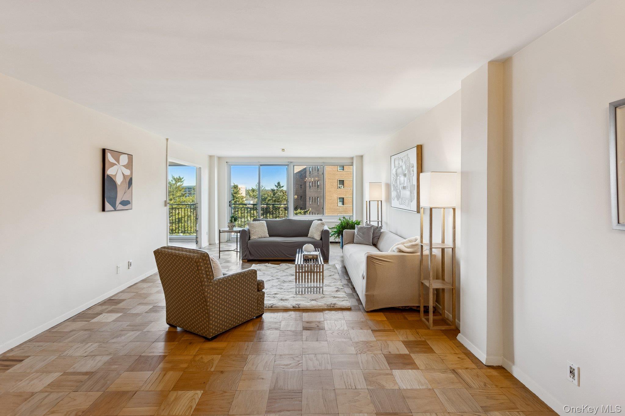 20 Old Mamaroneck Road, Unit 5Q White Plains, NY 10605 - Photo 3 of 18 a living room with furniture and a potted plant