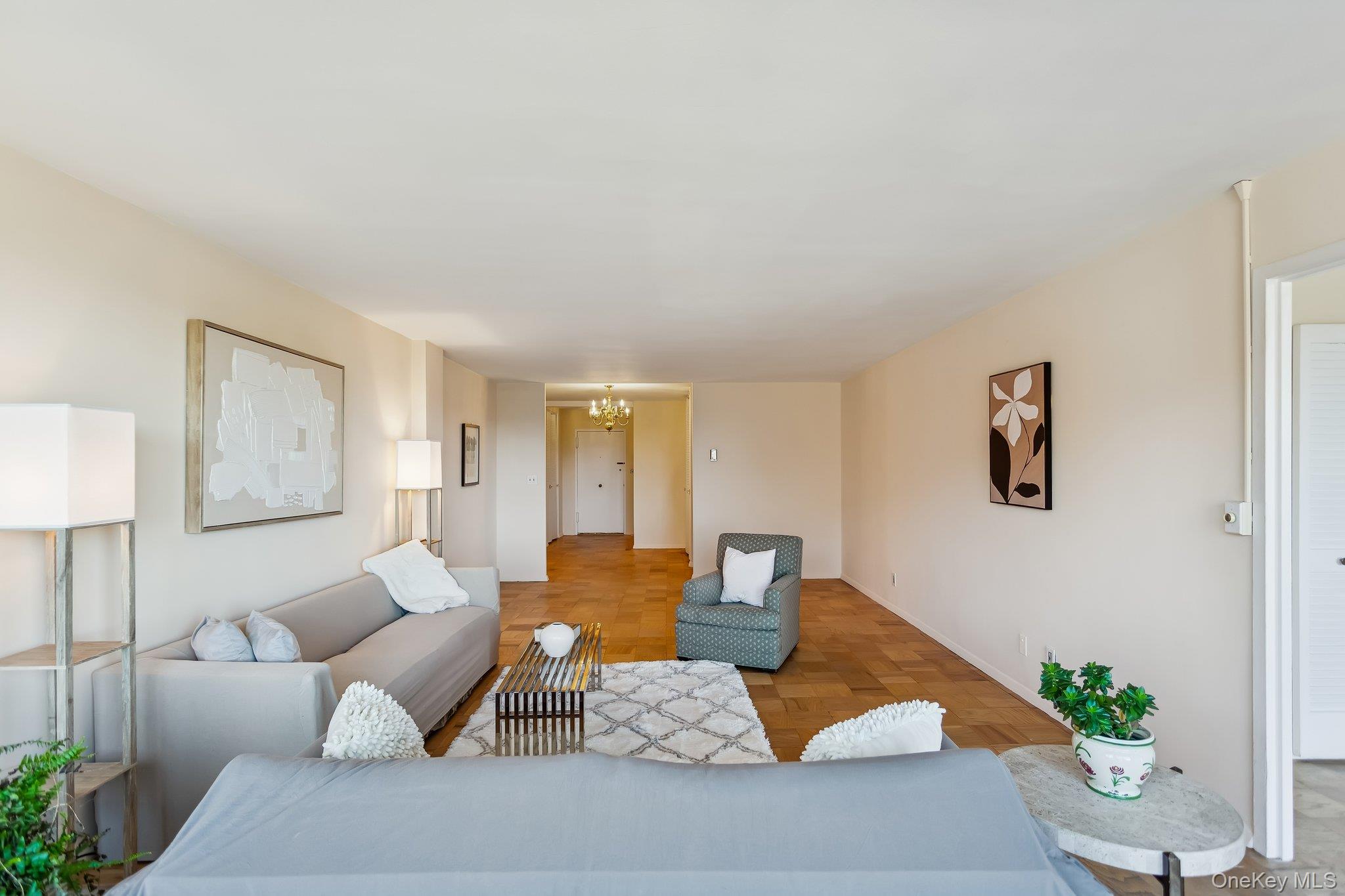 20 Old Mamaroneck Road, Unit 5Q White Plains, NY 10605 - Photo 4 of 18 a living room with furniture rug and lamp