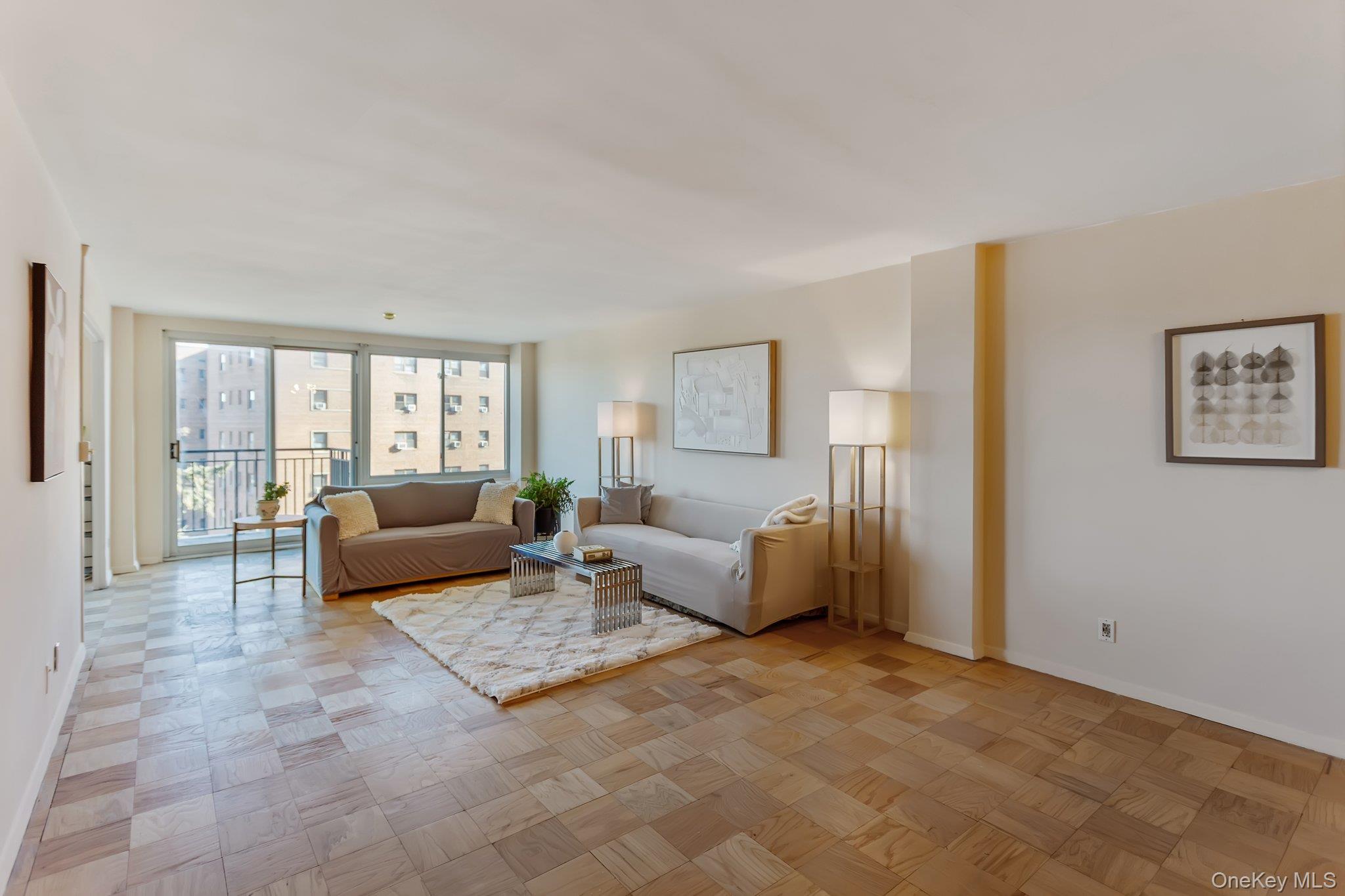 20 Old Mamaroneck Road, Unit 5Q White Plains, NY 10605 - Photo 6 of 18 a living room with furniture and a window