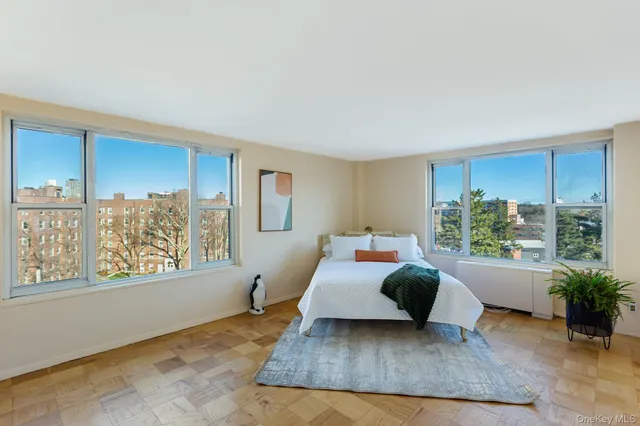 $579,000 | 20 Old Mamaroneck Road, Unit 5Q, White Plains, NY 10605