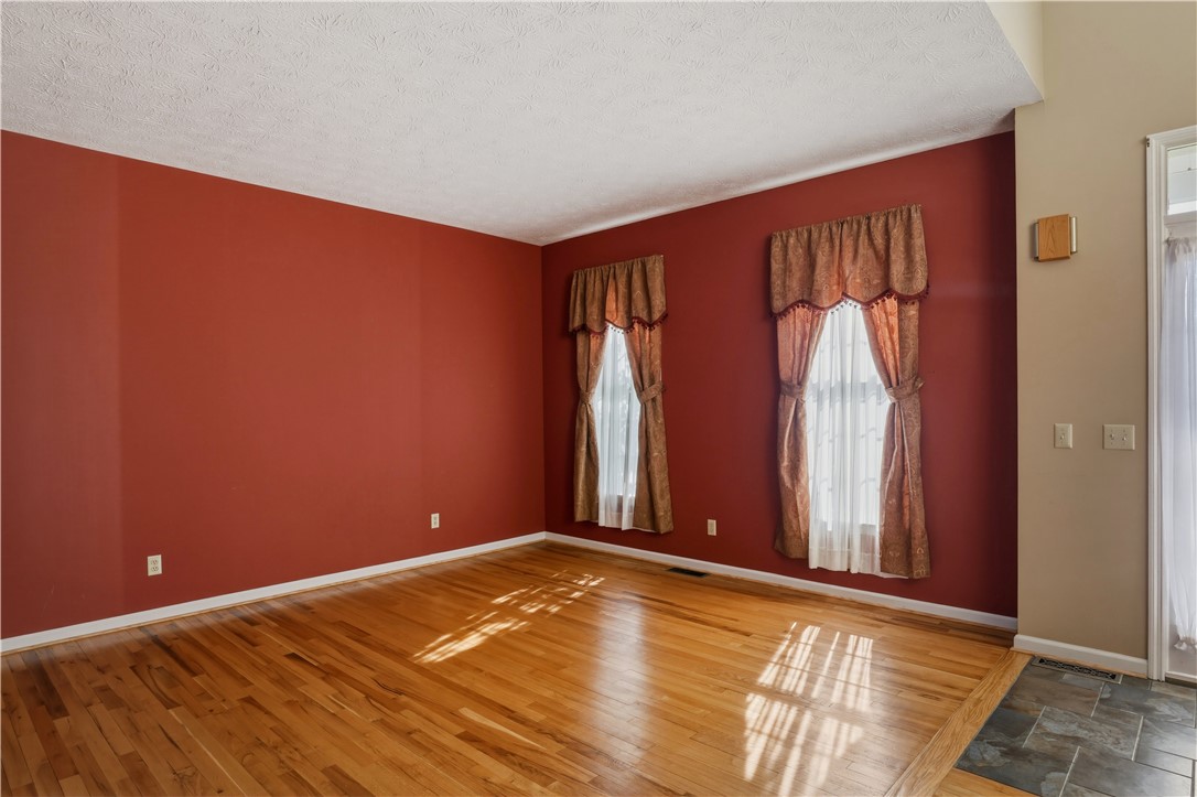 11 Turnberry Road Horseheads, NY 14845 - Photo 2 of 50 Living Room