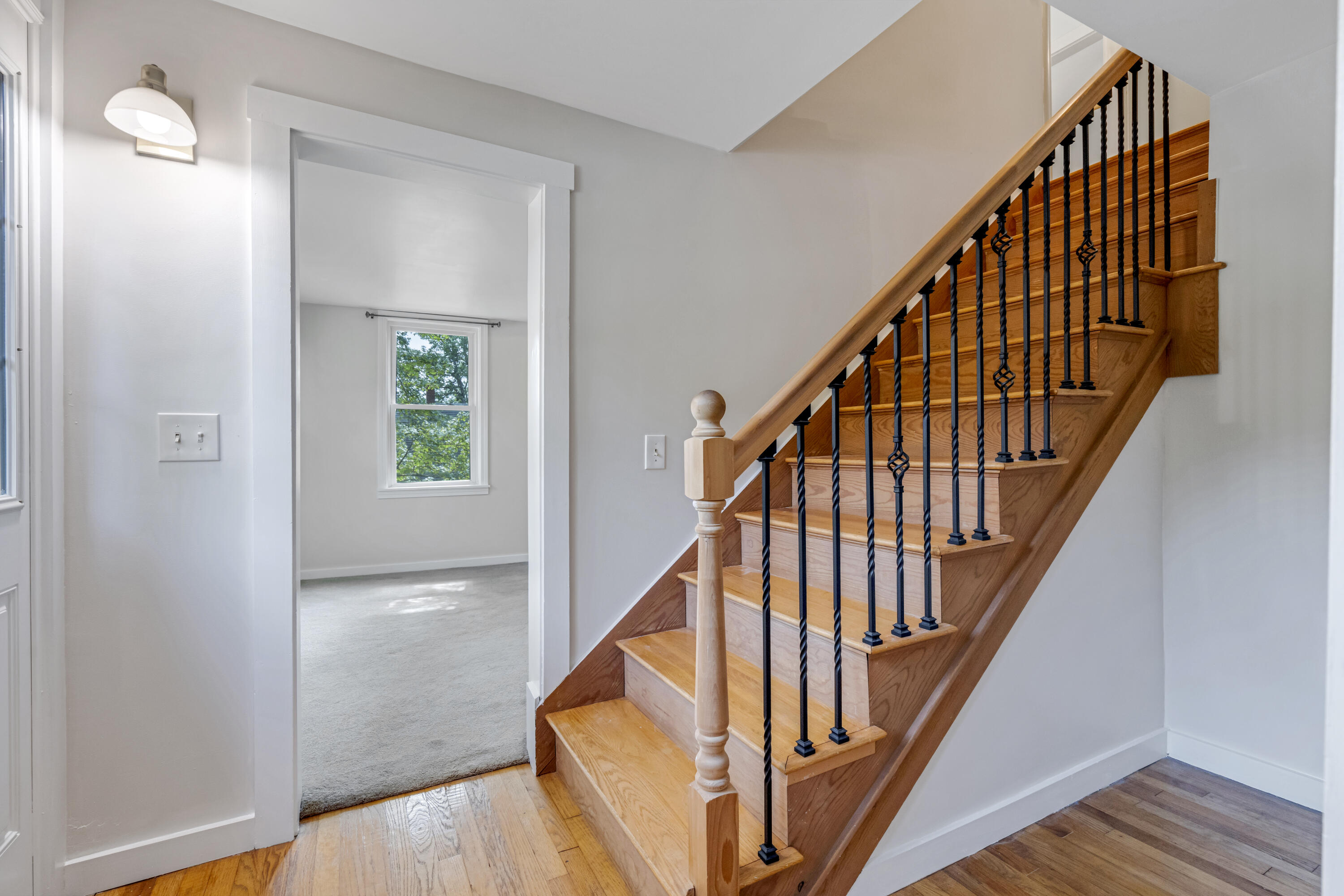 142 River Road Bowdoinham, ME 04008 - Photo 29 of 67 Stairway