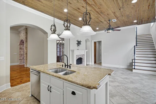 $575,000 | 422 Summerville Drive, Madison, MS 39110