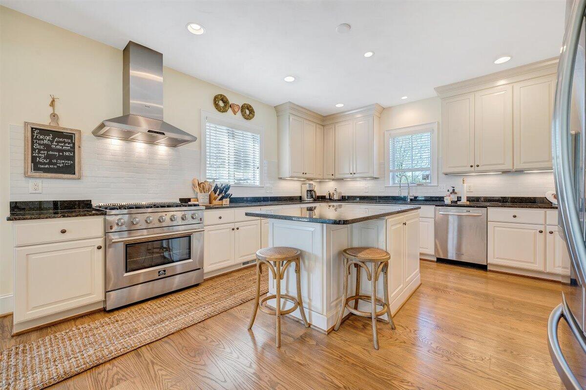 8370 Newport Road Catawba, VA 24070 - Photo 20 of 97 Custom backsplash
