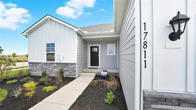 $517,990 | 17802 Houston Street, Gardner, KS 66030