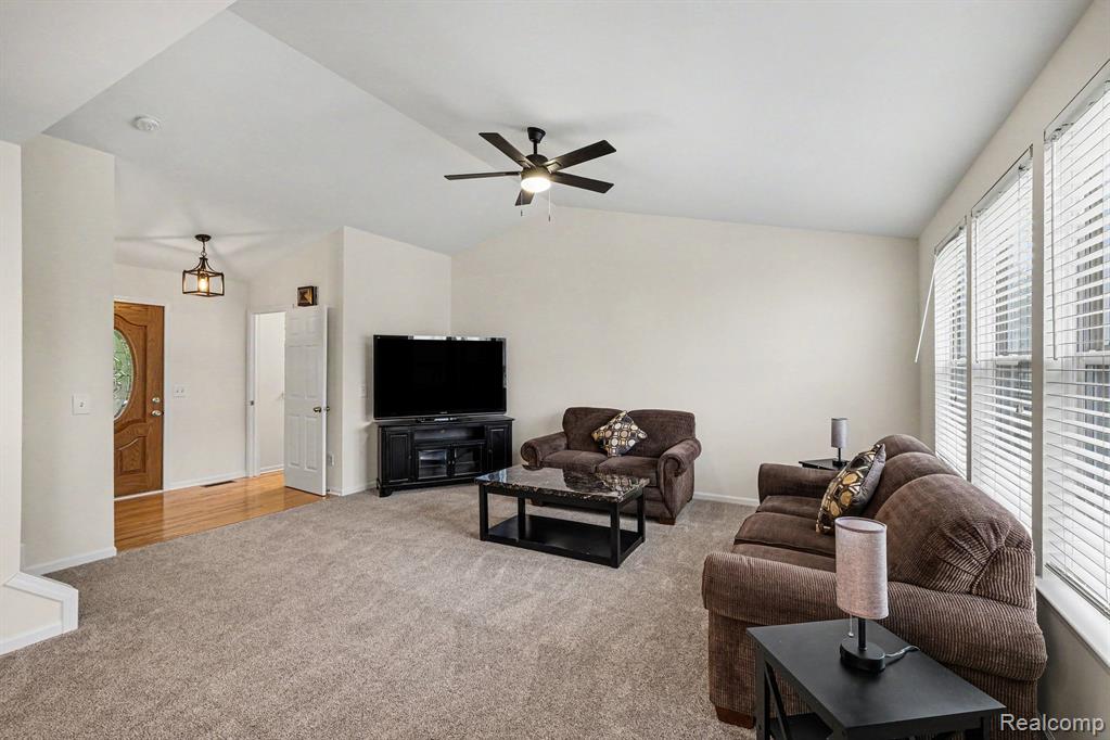 10068 Scenic Ridge Boulevard Holly, MI 48442 - Photo 7 of 28