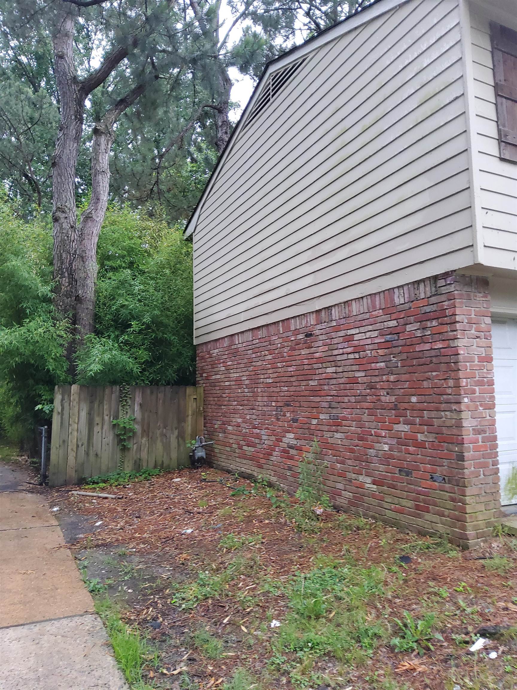 4185 Yale Road Memphis, TN 38128 - Photo 2 of 3 a view of a backyard