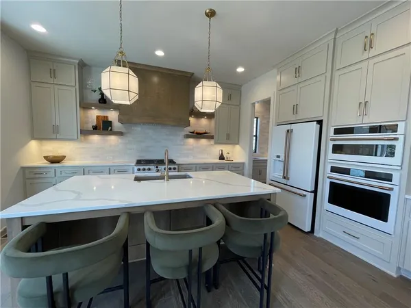 $1,400,000 | 5125 West 73rd Street, Prairie Village, KS 66208