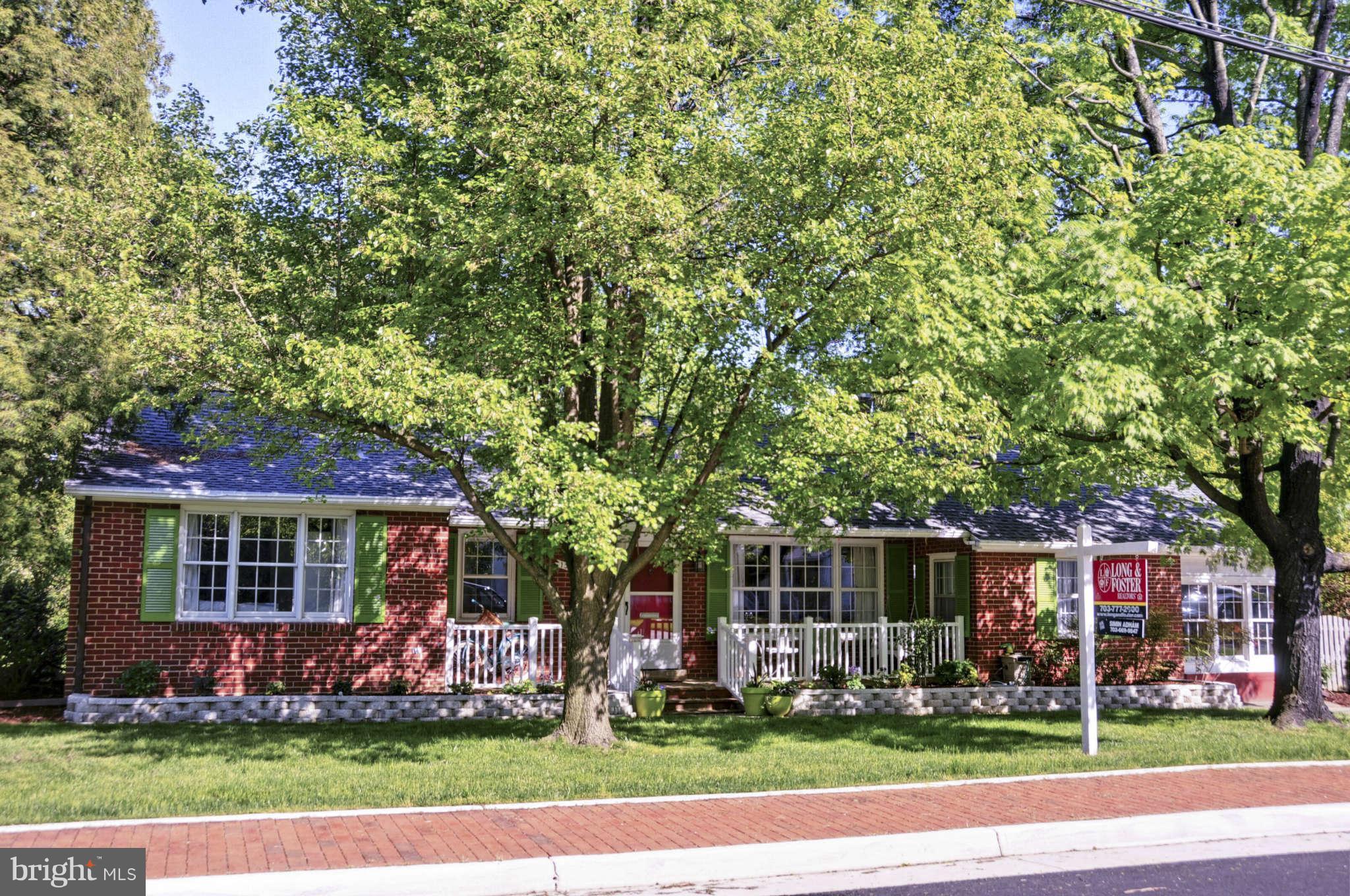 138 Woodberry Road Northeast Leesburg, VA 20176 - Photo 3 of 30 Exterior (Front)