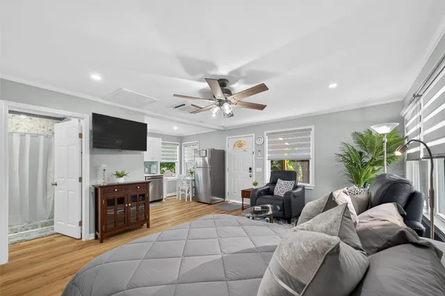 $1,550 | 407 1/2 Fairbanks Street, Houston, TX 77009