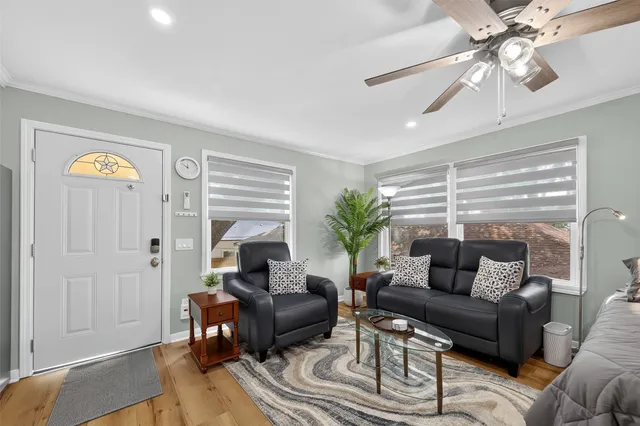 $1,550 | 407 1/2 Fairbanks Street, Houston, TX 77009