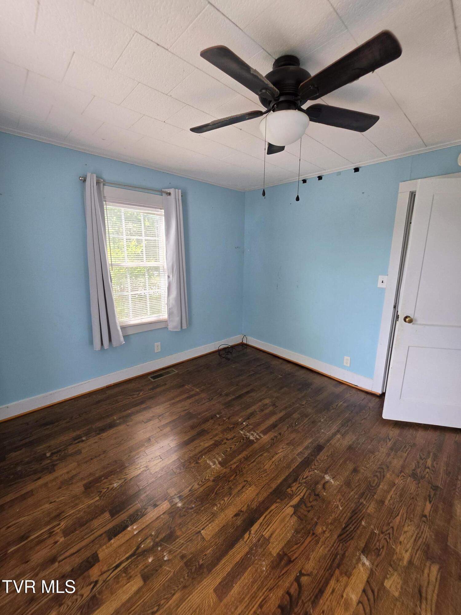 508 East Barton Ridge Road Greeneville, TN 37745 - Photo 16 of 21 20260418_163938