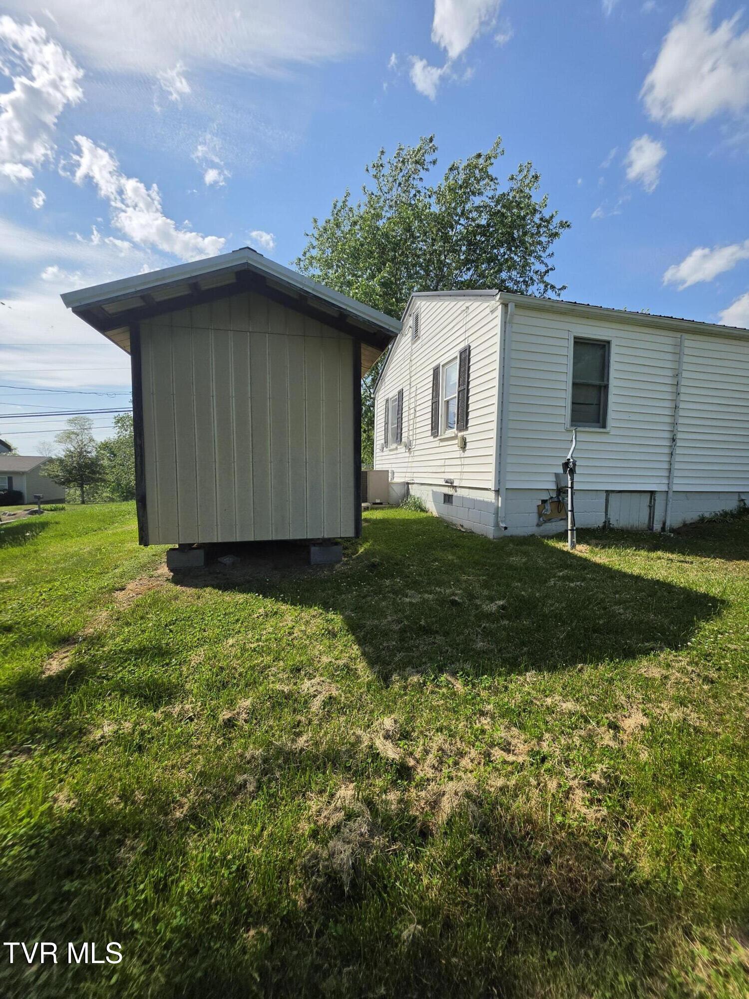 508 East Barton Ridge Road Greeneville, TN 37745 - Photo 5 of 21 20260418_163419