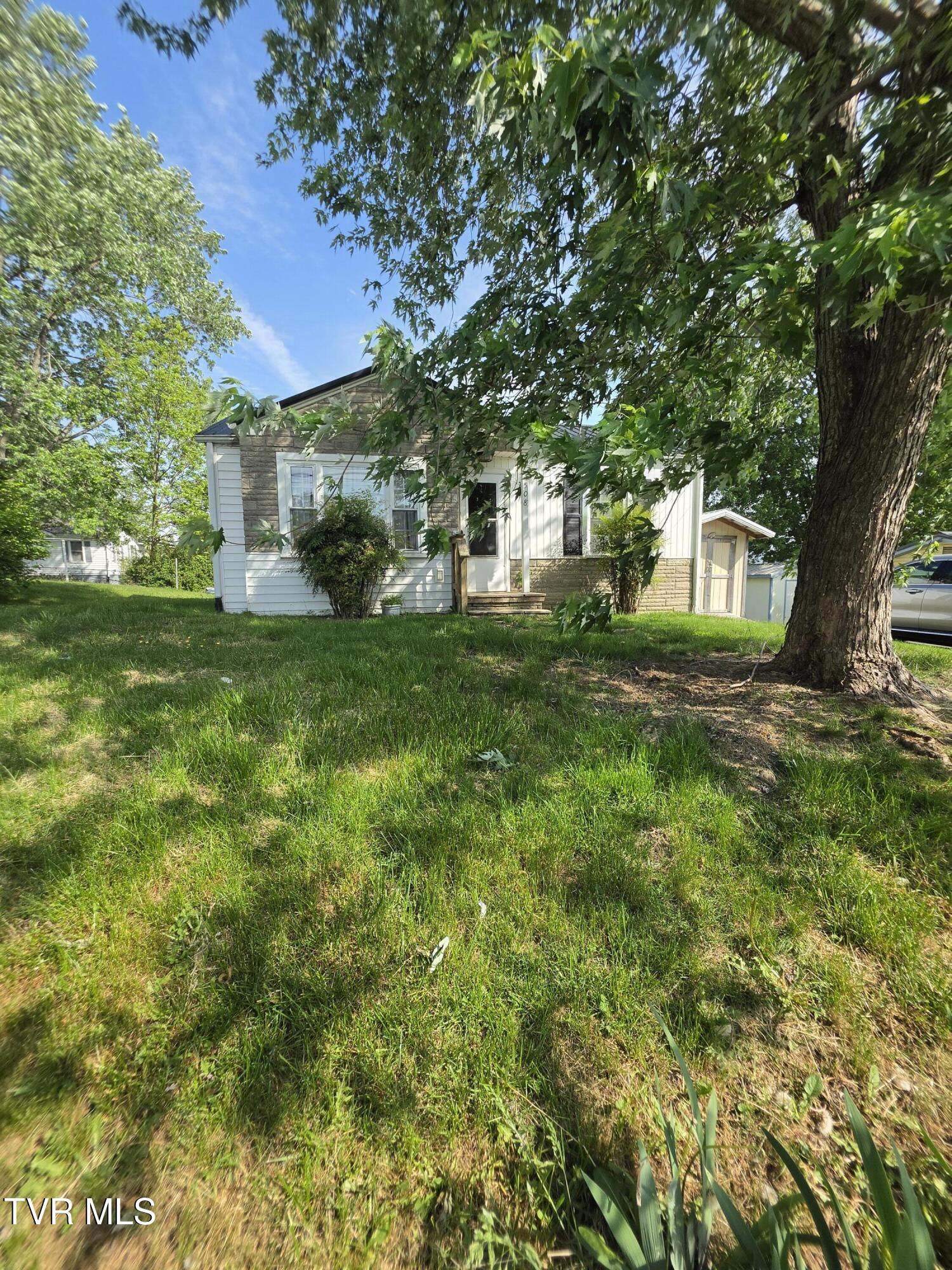 508 East Barton Ridge Road Greeneville, TN 37745 - Photo 7 of 21 20260418_163541